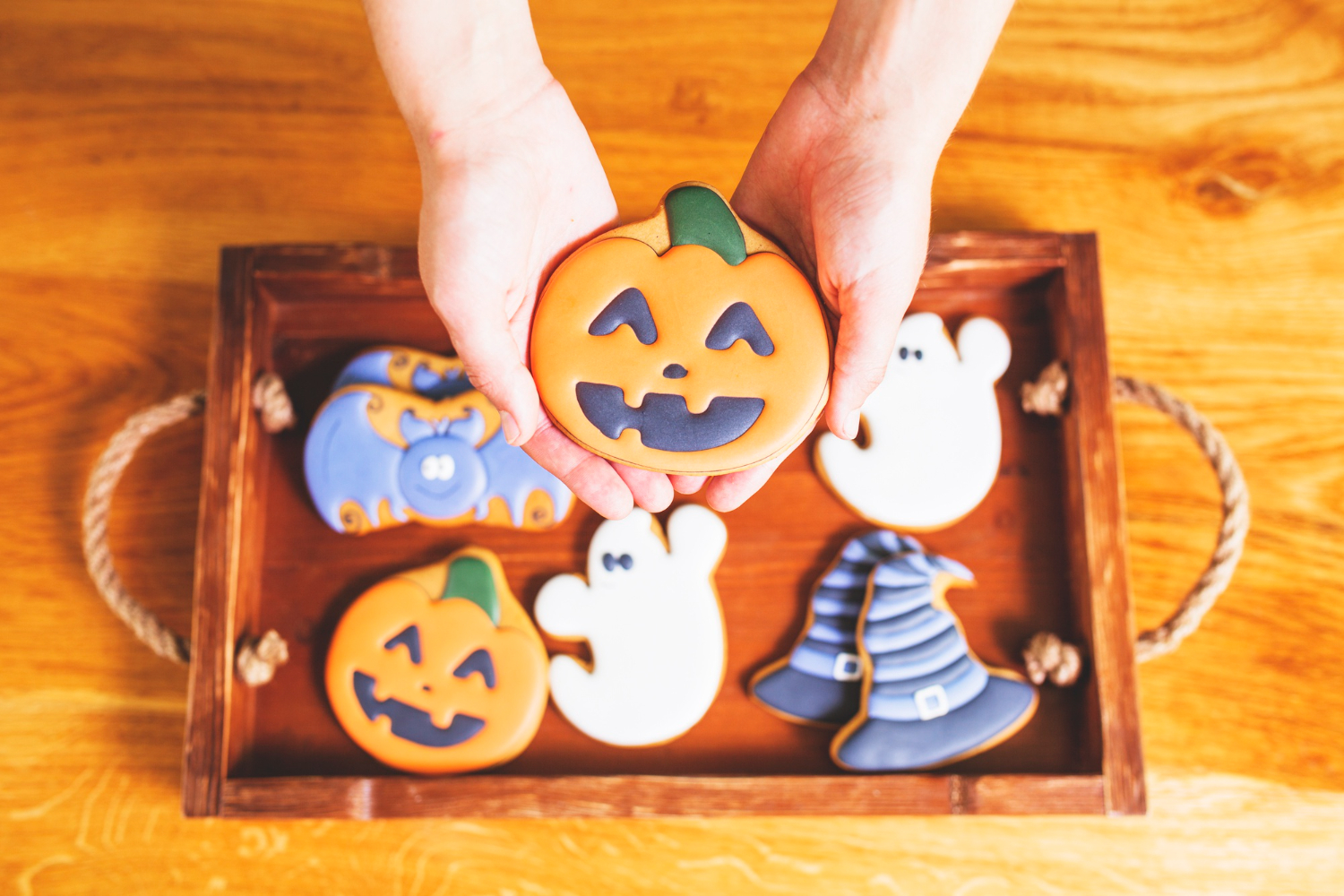 Creative activities for kids: ideas to stimulate imagination at home Kid decorating Halloween cookies 🎃🍪